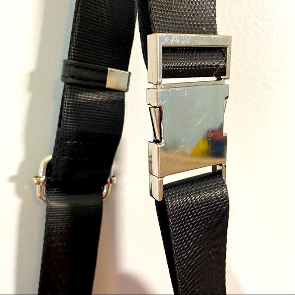 NWOT Beautiful Red Velvet Fanny Pack Sling Bag Purse Hip Zip Up Many Pockets - Picture 6 of 9